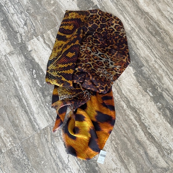 BARNEYS NY ANIMAL PRINT SCARF SHAWL WRAP - Picture 2 of 8